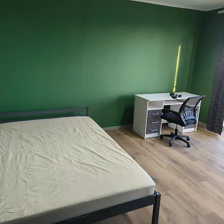 Reduced Prices, Furnished Room, Minimum 1 Month Privatunterkunft